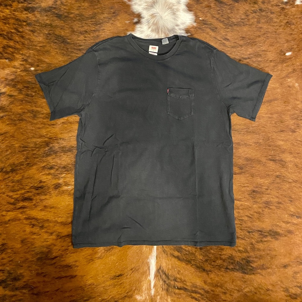Levi’s Relaxed Fit Pocket Tee